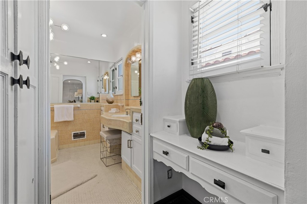 6237 And 6239 W 6th Street Property Photo 30