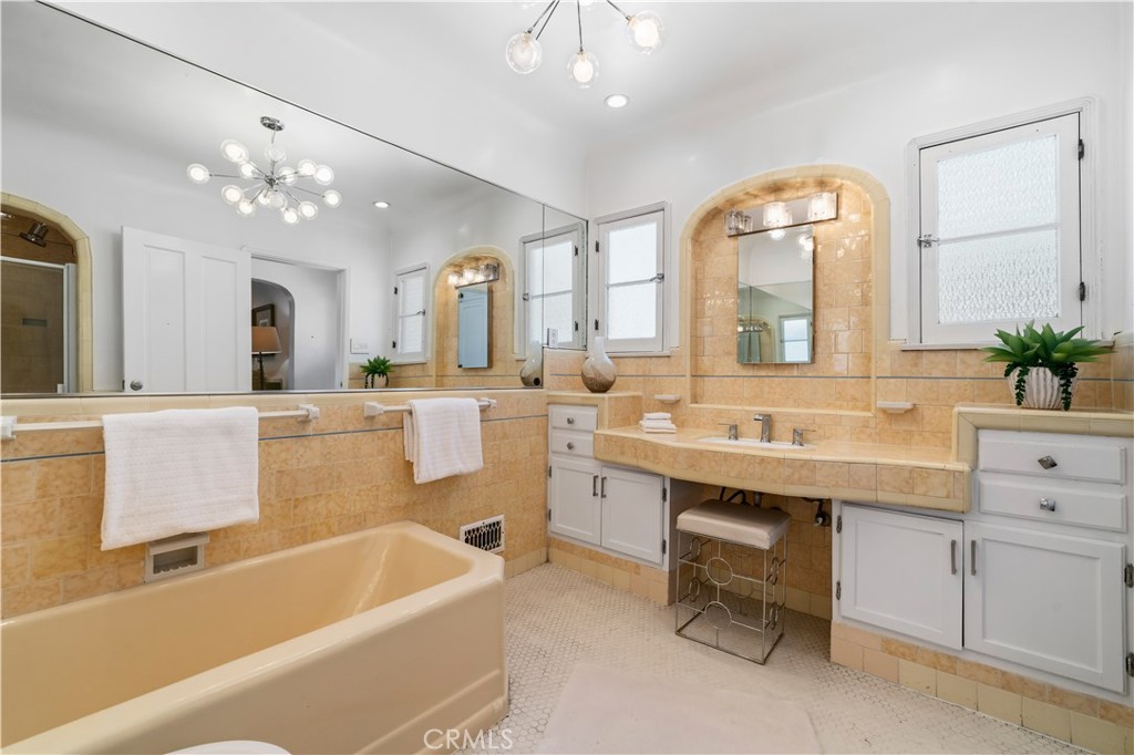 6237 And 6239 W 6th Street Property Photo 32