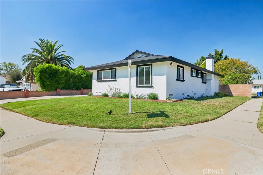 10007 Debra Ave Property Photo 4