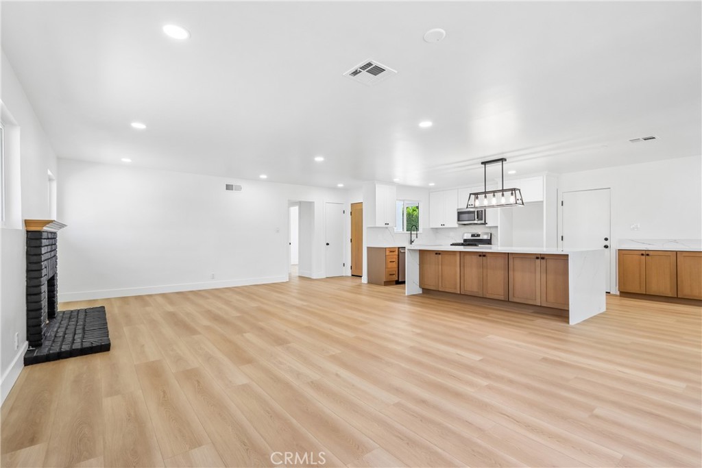 10007 Debra Ave Property Photo 10