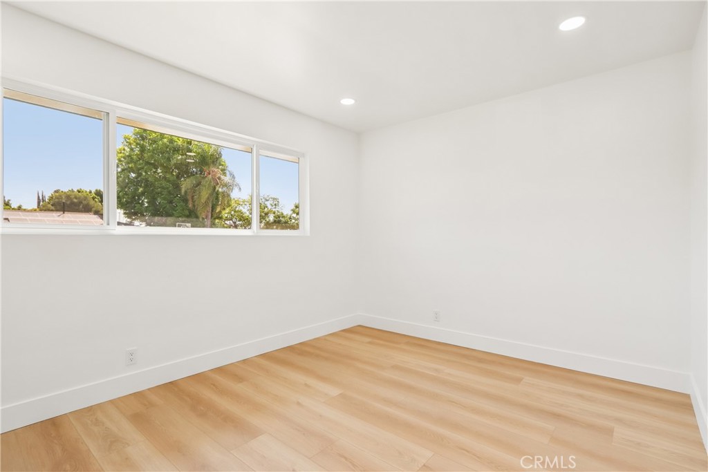 10007 Debra Ave Property Photo 23