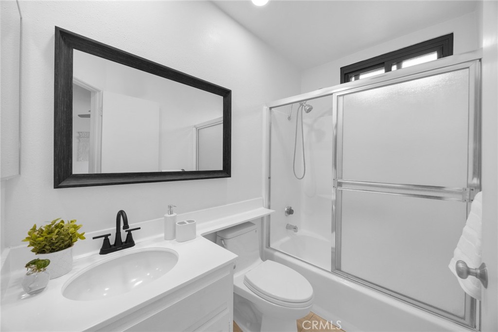6540 Hayvenhurst Avenue 35 Property Photo 18