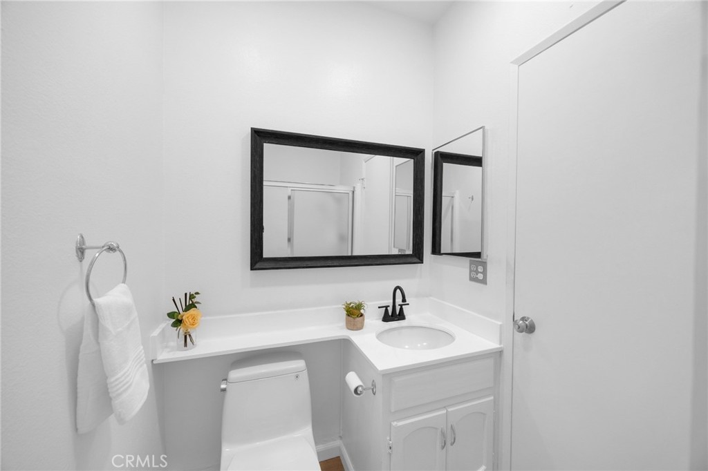 6540 Hayvenhurst Avenue 35 Property Photo 27