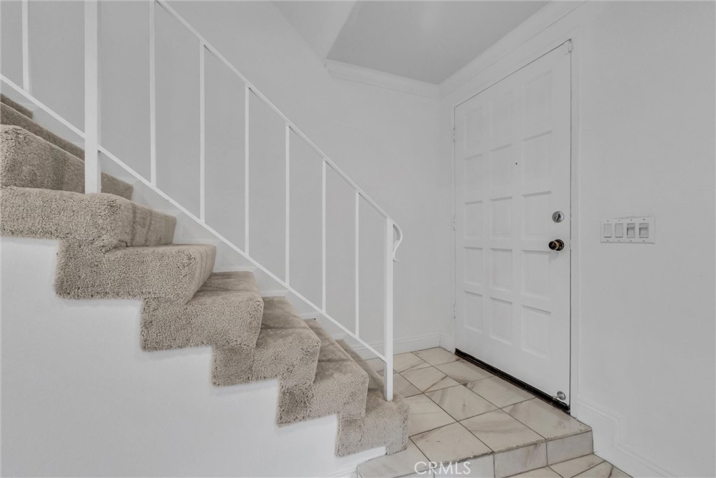 229 W Wilson Street 10 Property Photo 4
