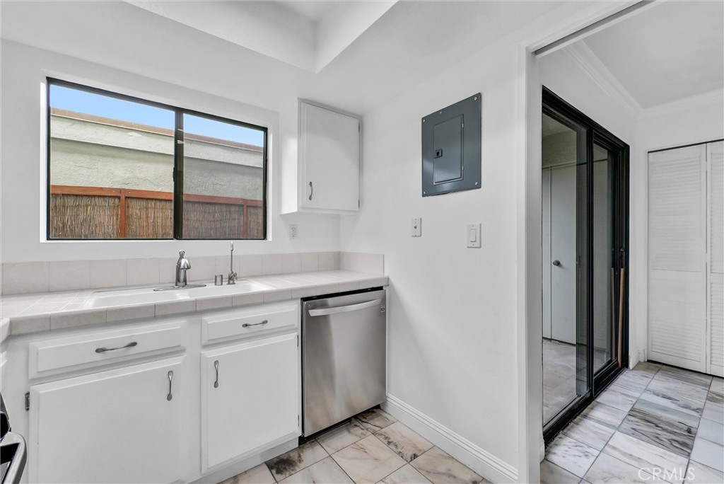 229 W Wilson Street 10 Property Photo 17