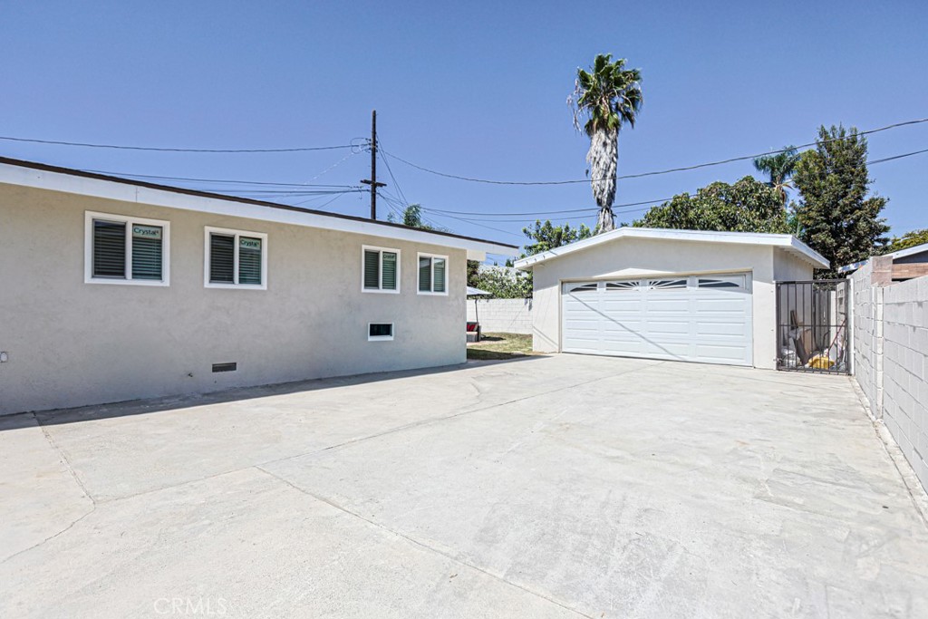 15723 Bonsallo Property Photo 3