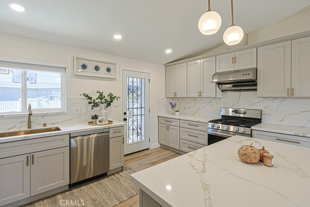 15723 Bonsallo Property Photo 6