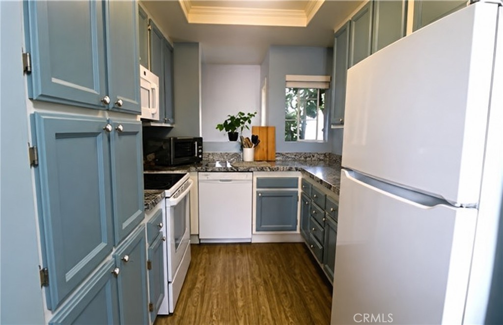 512.5 Dahlia Avenue Property Photo 3