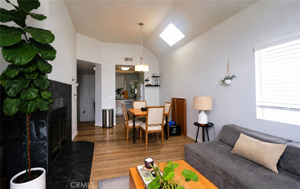 512.5 Dahlia Avenue Property Photo 5
