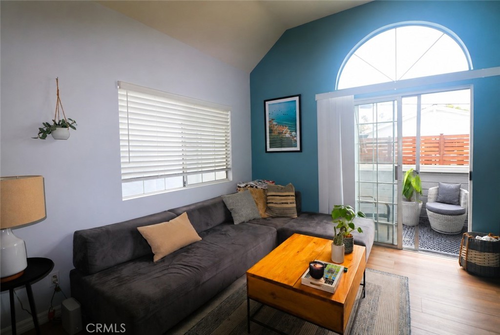 512.5 Dahlia Avenue Property Photo 7