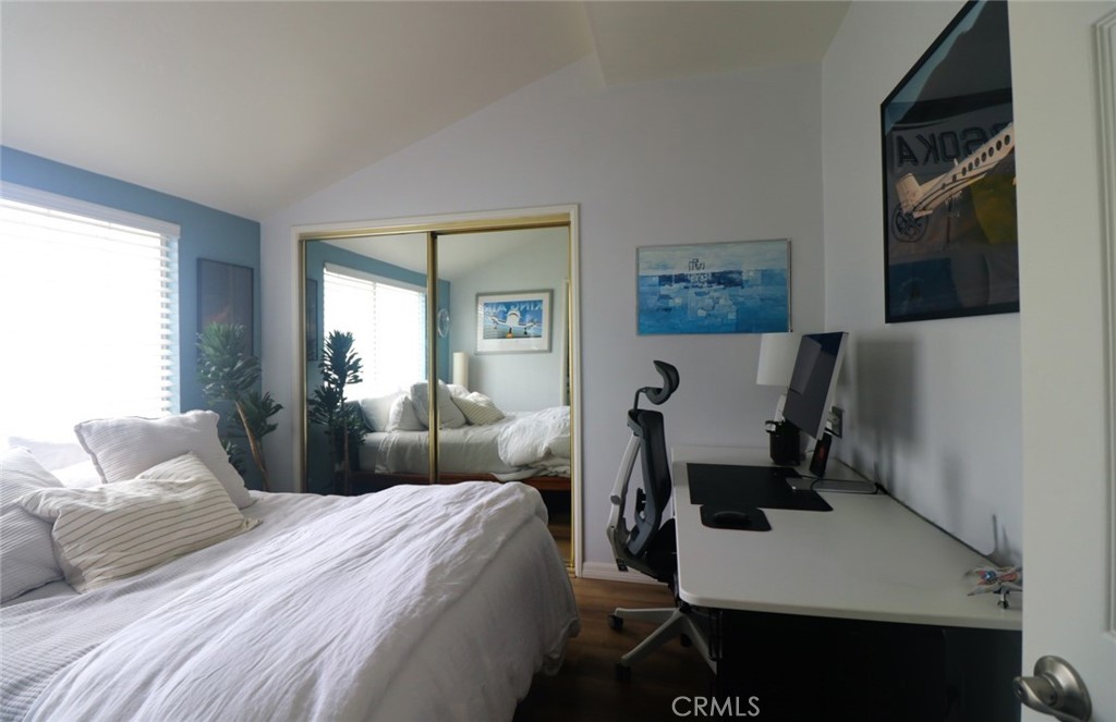 512.5 Dahlia Avenue Property Photo 8