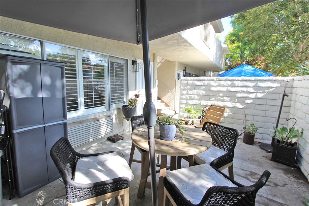 2189 Via Mariposa East C Property Photo 4