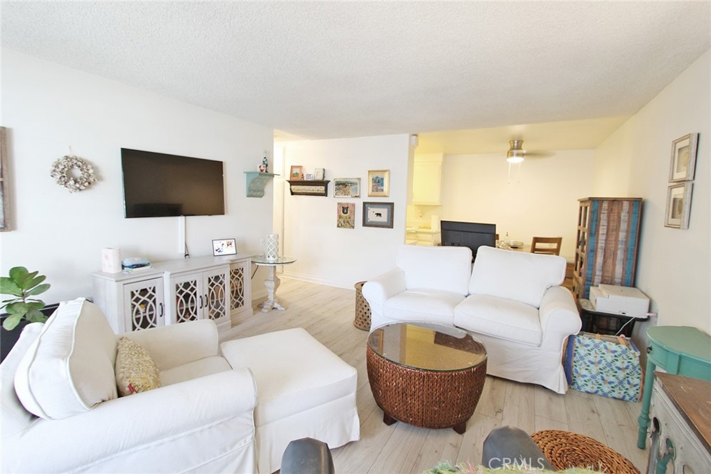 2189 Via Mariposa East C Property Photo 5