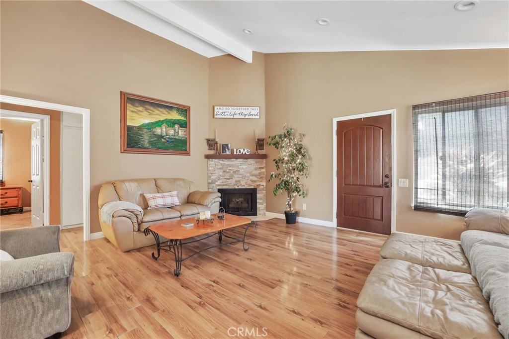 27531 Genil Property Photo 4