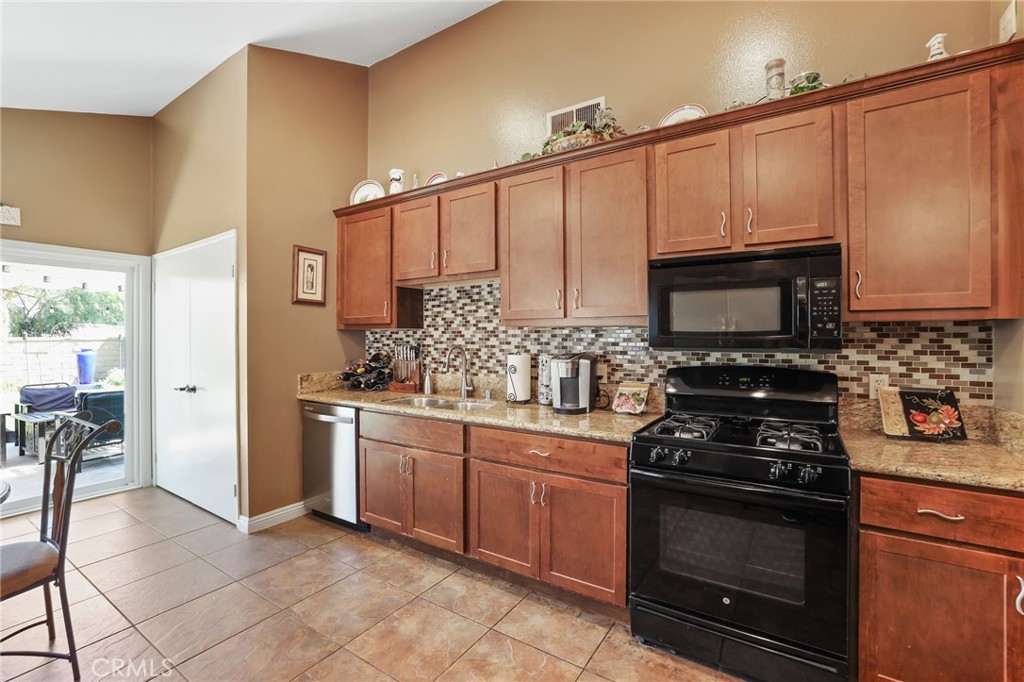 27531 Genil Property Photo 5