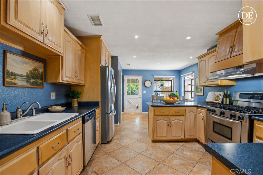 1911 W Palm Property Photo 4