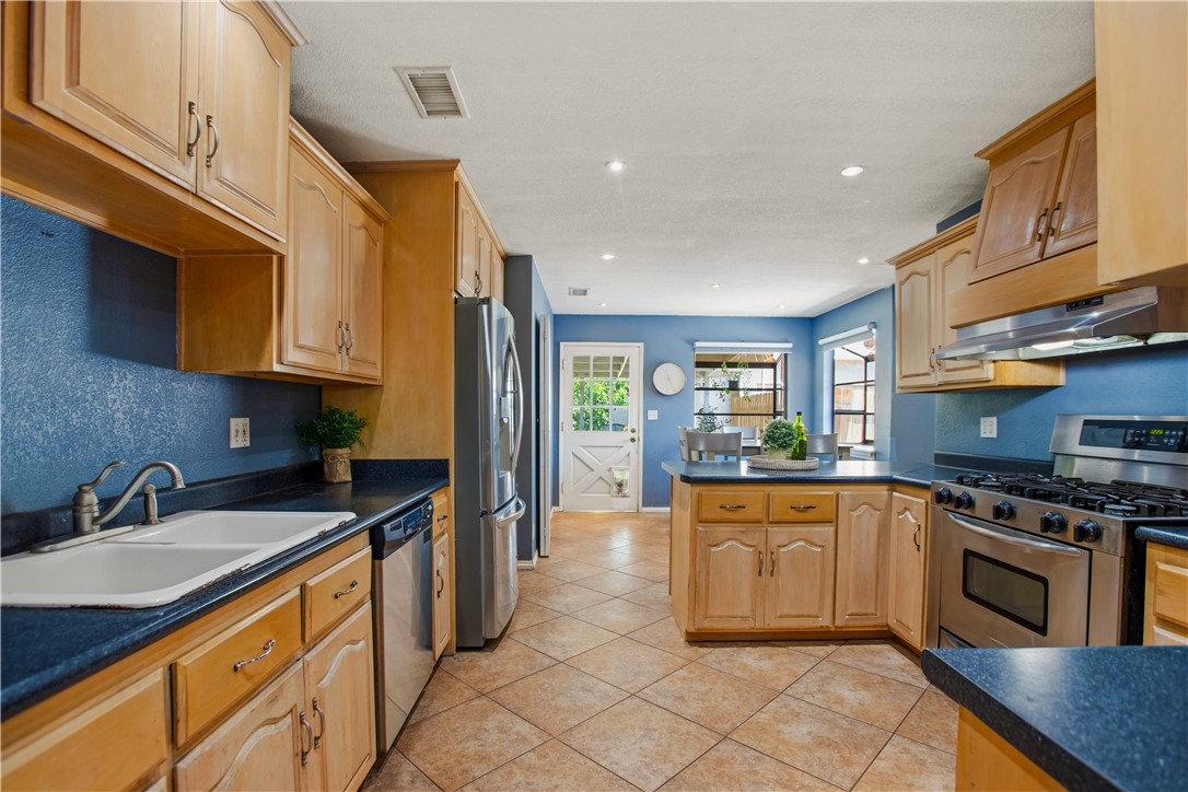 1911 W Palm Property Photo 5