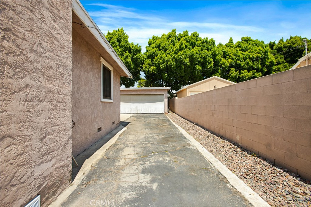 1911 W Palm Property Photo 22