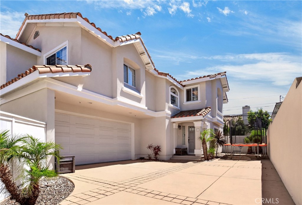 2224 Ruhland B Property Photo 1