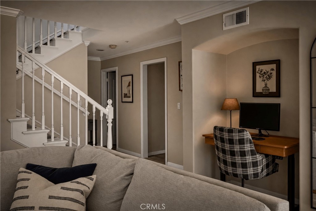 2224 Ruhland B Property Photo 5