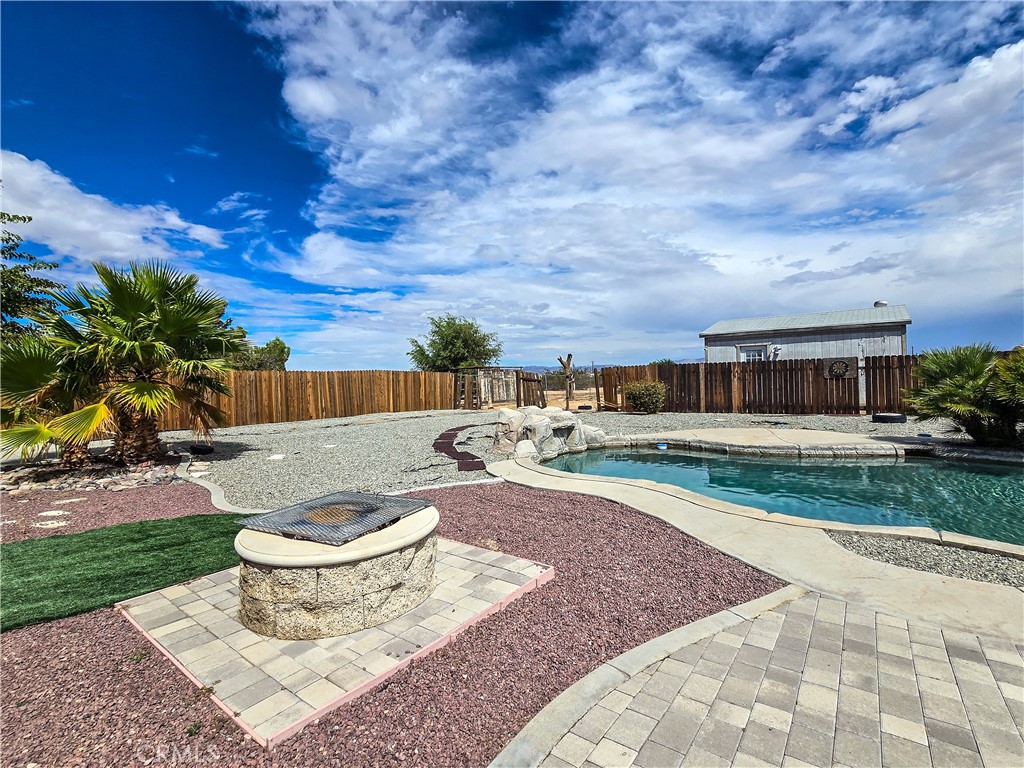 11043 Pinon Avenue Property Photo 17