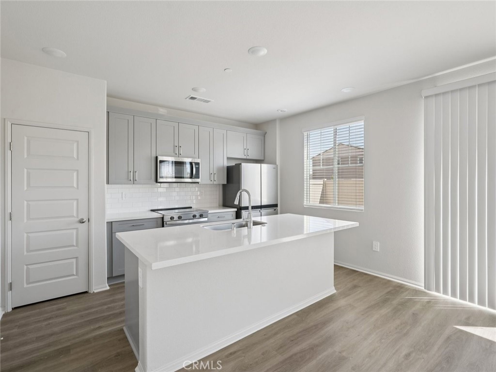 1940 Limetta Lane Property Photo 2