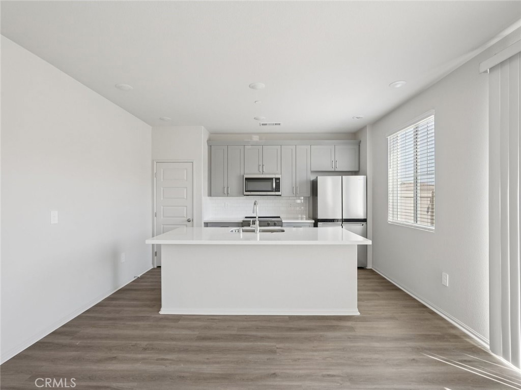 1940 Limetta Lane Property Photo 3