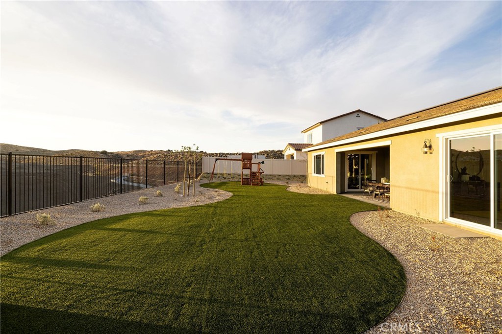 39301 Saddle Drive Property Photo 15