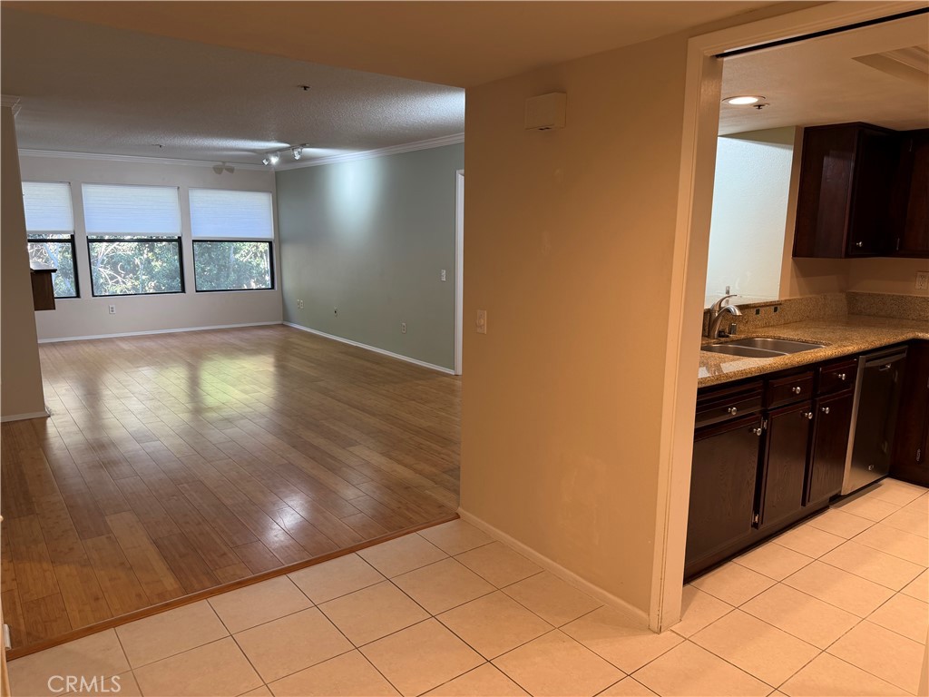 280 Cagney 204 Property Photo 15