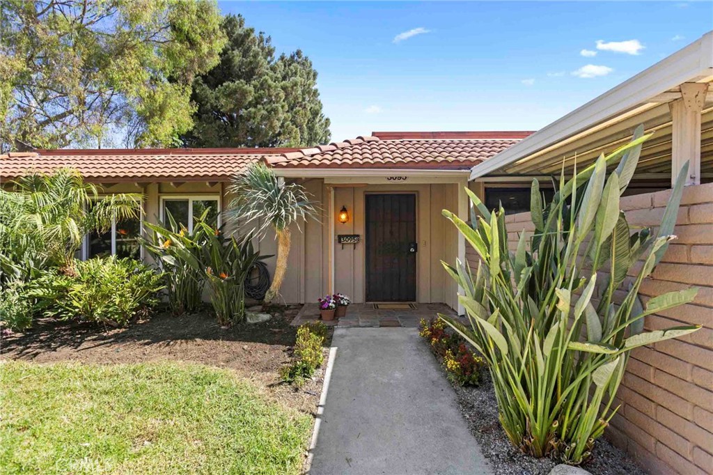 3095 N Via Serena B Property Photo 1
