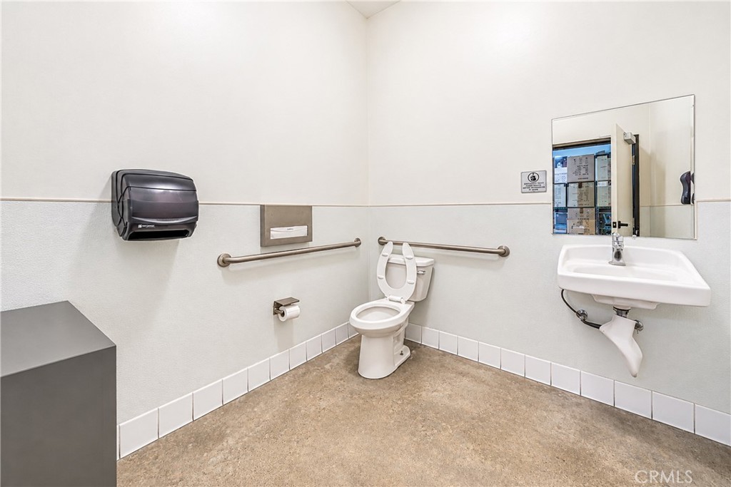 12148 South Street Property Photo 15