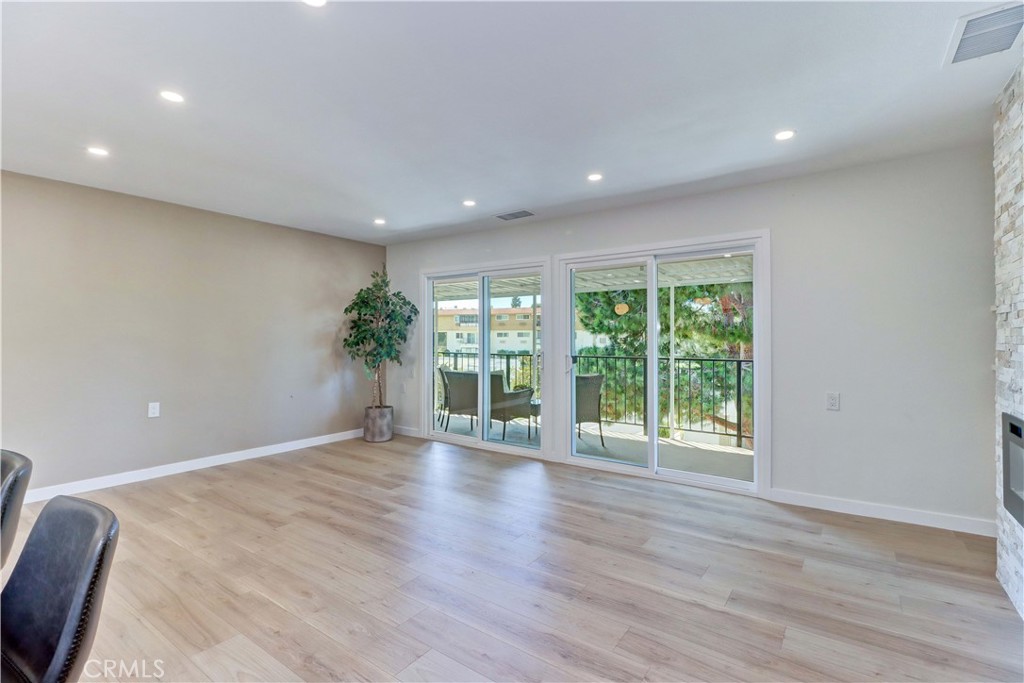 2338 Avenida Sevilla N Property Photo 5