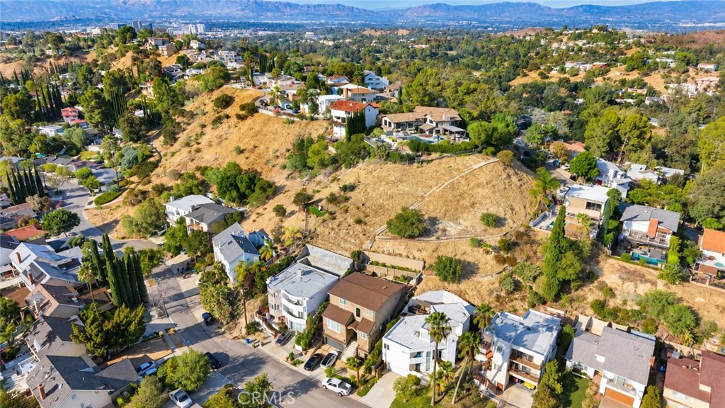 4228 Canoga Drive Property Photo 4
