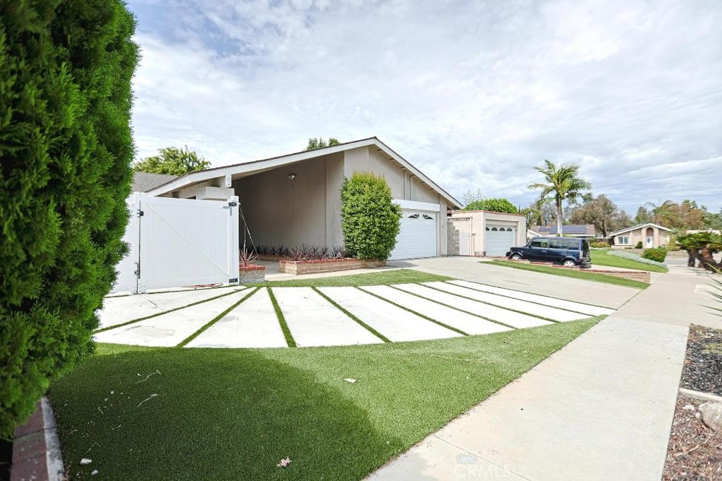 115 S La Paz Property Photo 3