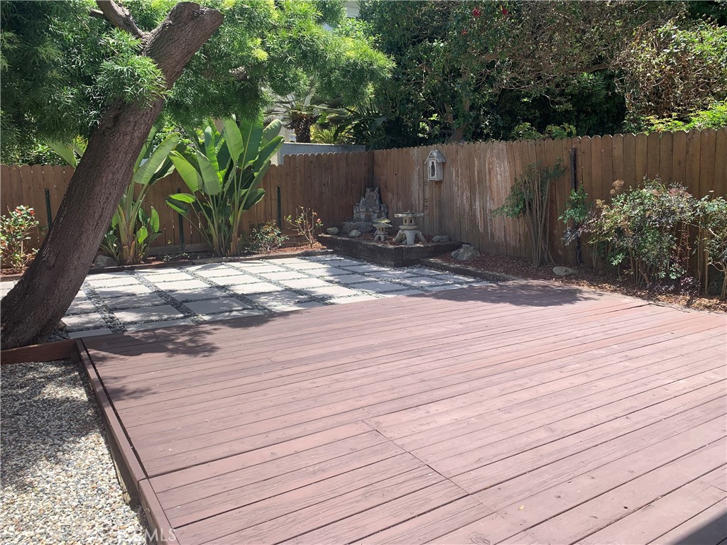 1064 Santa Ana Property Photo 4