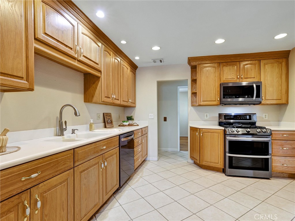 10806 Danberry Drive Property Photo 3