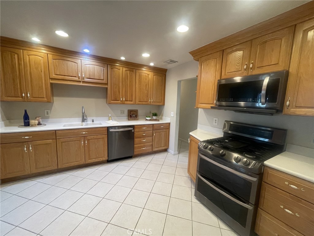 10806 Danberry Drive Property Photo 8