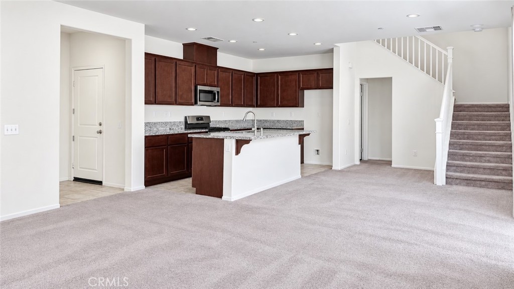 1440 Black Diamond Property Photo 3