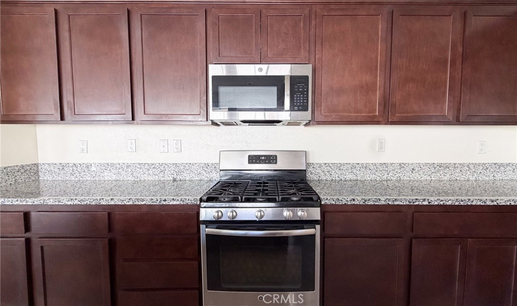 1440 Black Diamond Property Photo 6