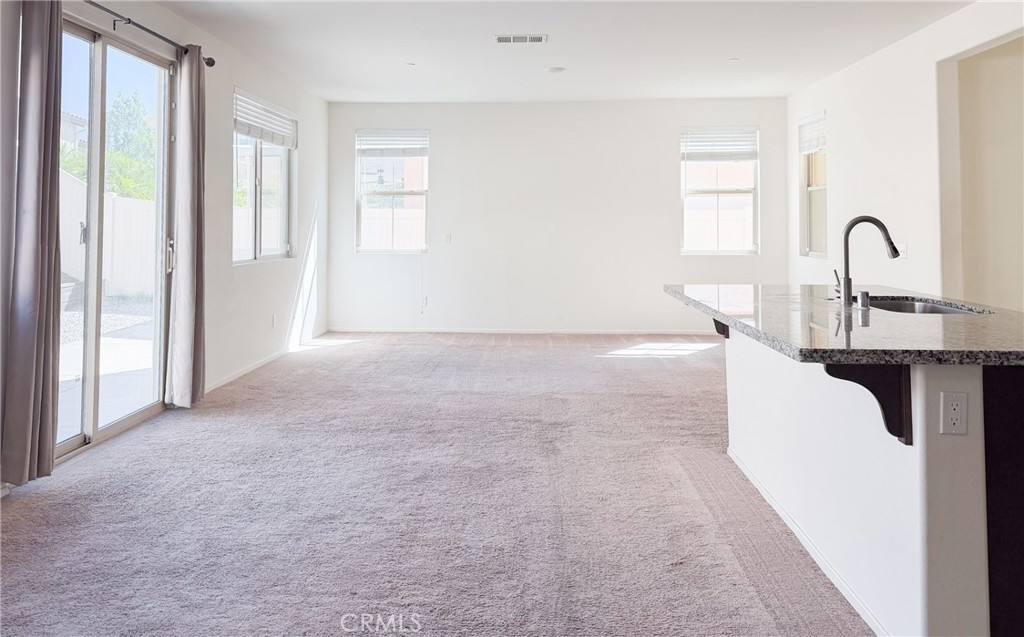 1440 Black Diamond Property Photo 14
