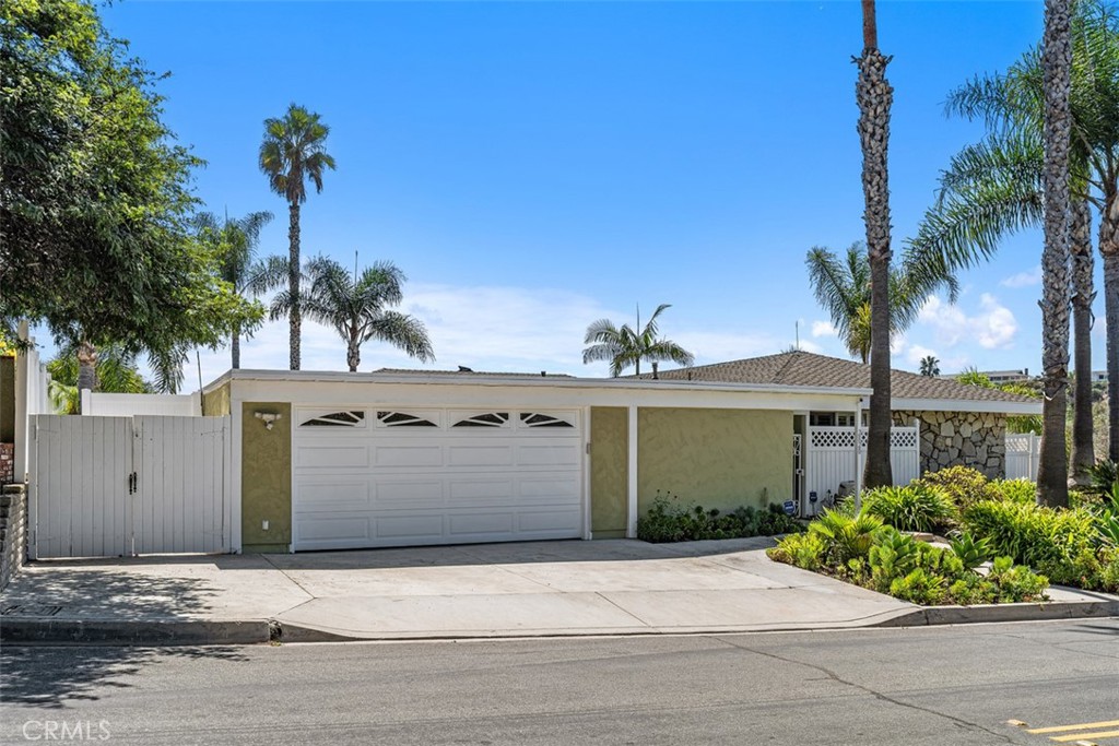 2820 Via Montecito Property Photo 4