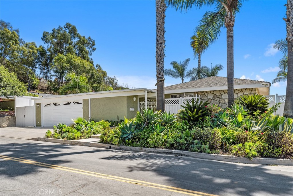 2820 Via Montecito Property Photo 5