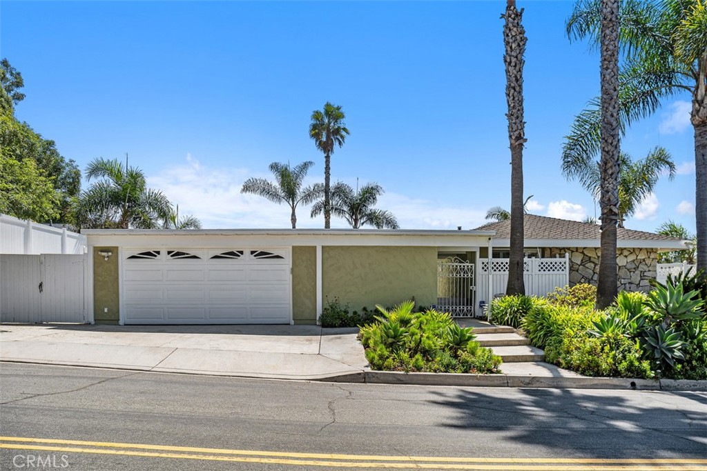 2820 Via Montecito Property Photo 6