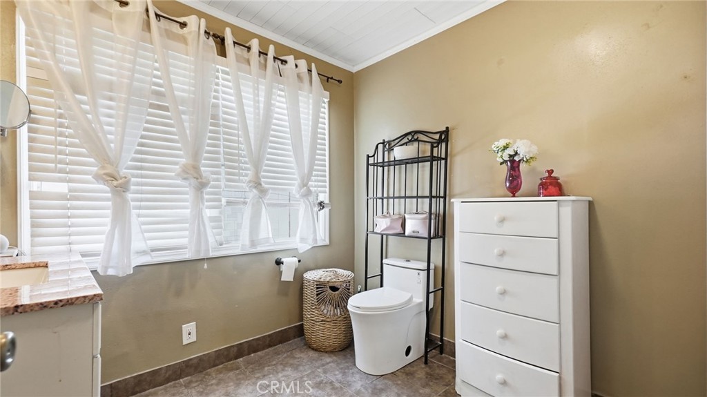 5402 Coldbrook Property Photo 9
