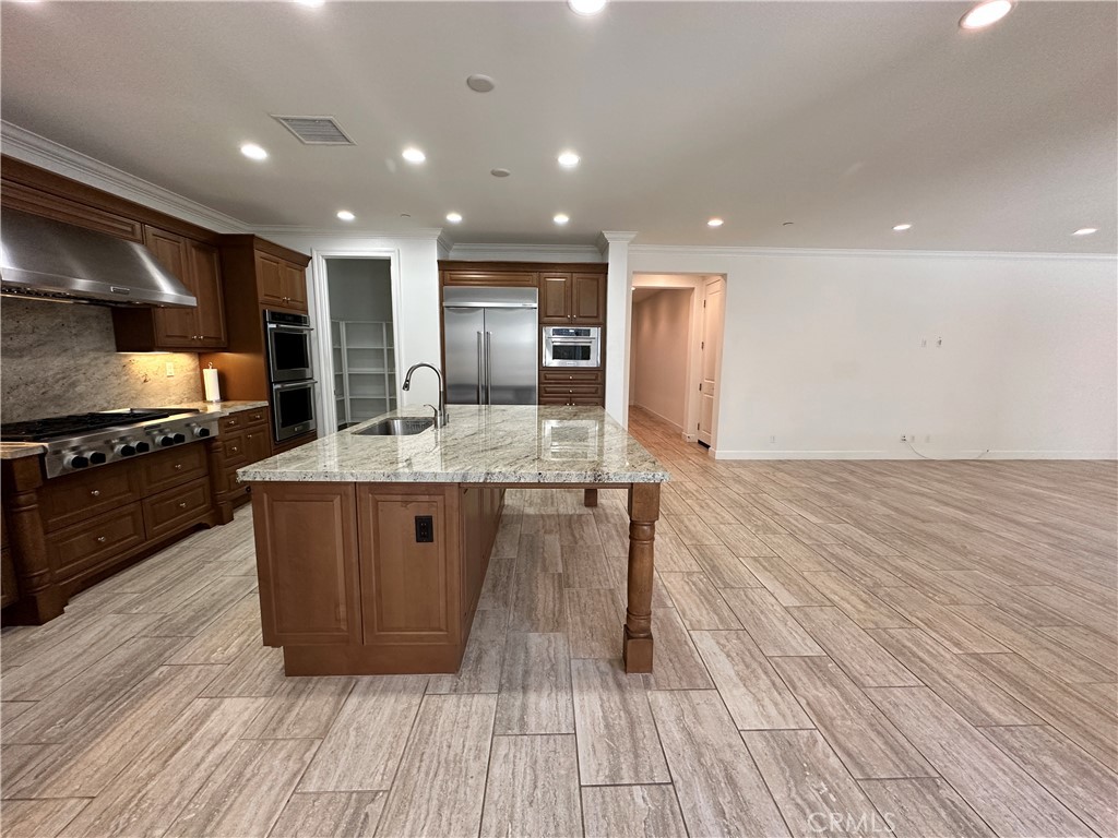 75 Cortland Property Photo 5