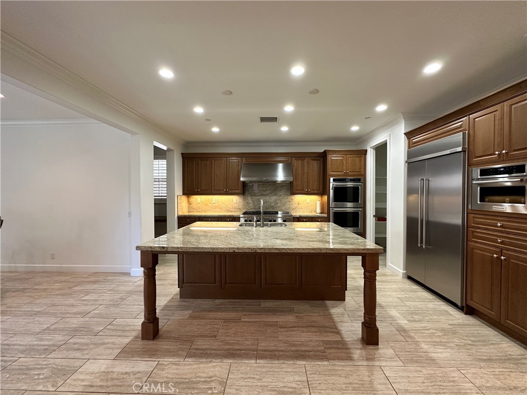 75 Cortland Property Photo 6
