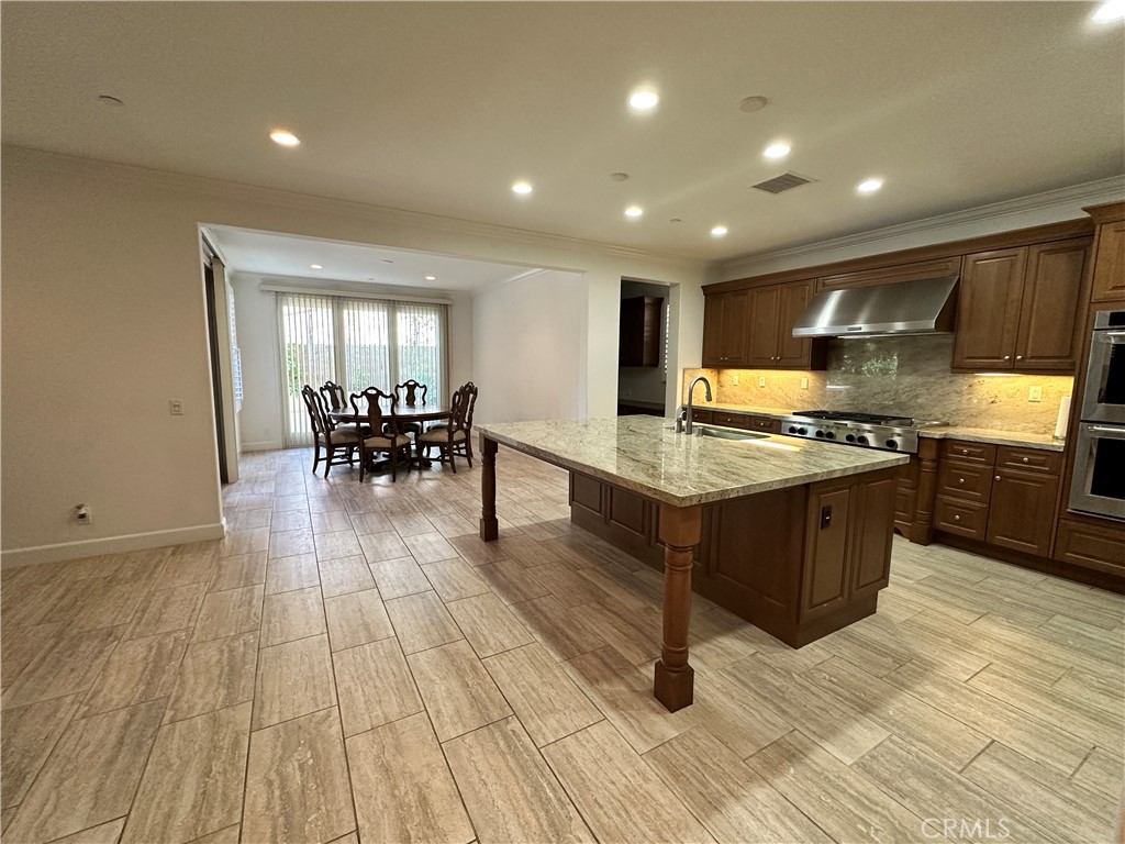 75 Cortland Property Photo 9