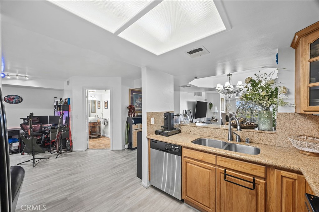 4755 Templeton St 2215 Property Photo 11