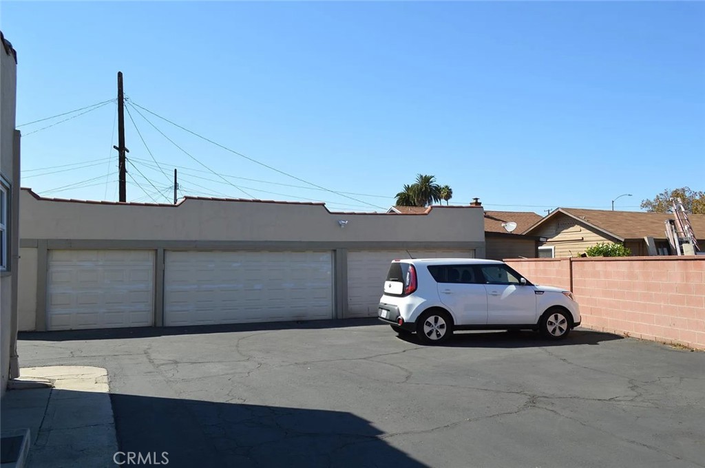 211 N West Street 4 Property Photo 11