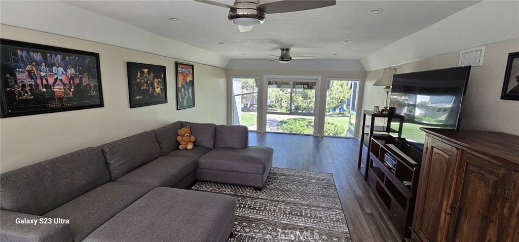 16433 Wimbledon Property Photo 5